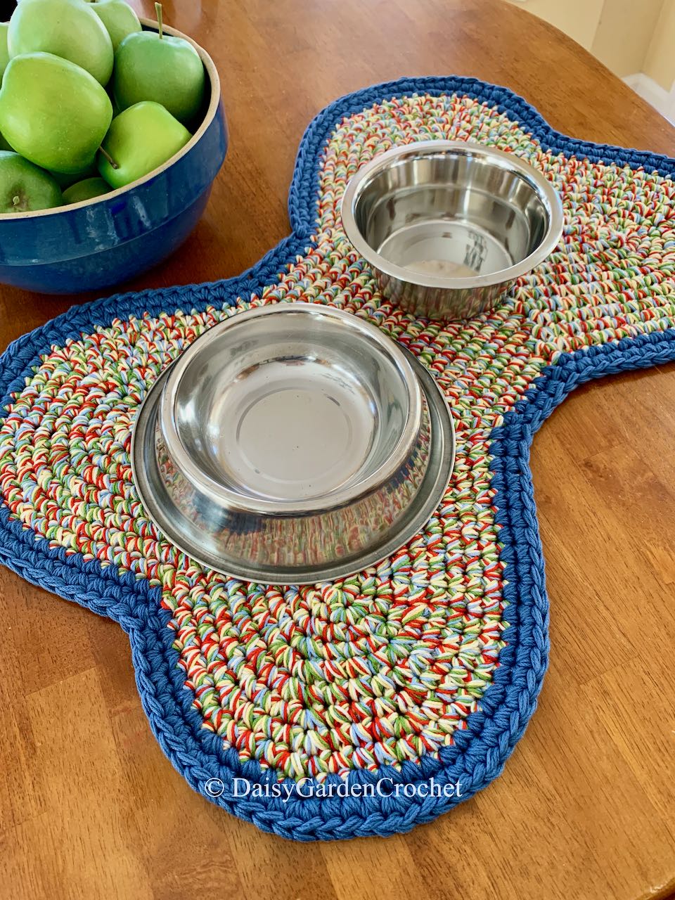 Bone shaped crochet mat for dog bowls