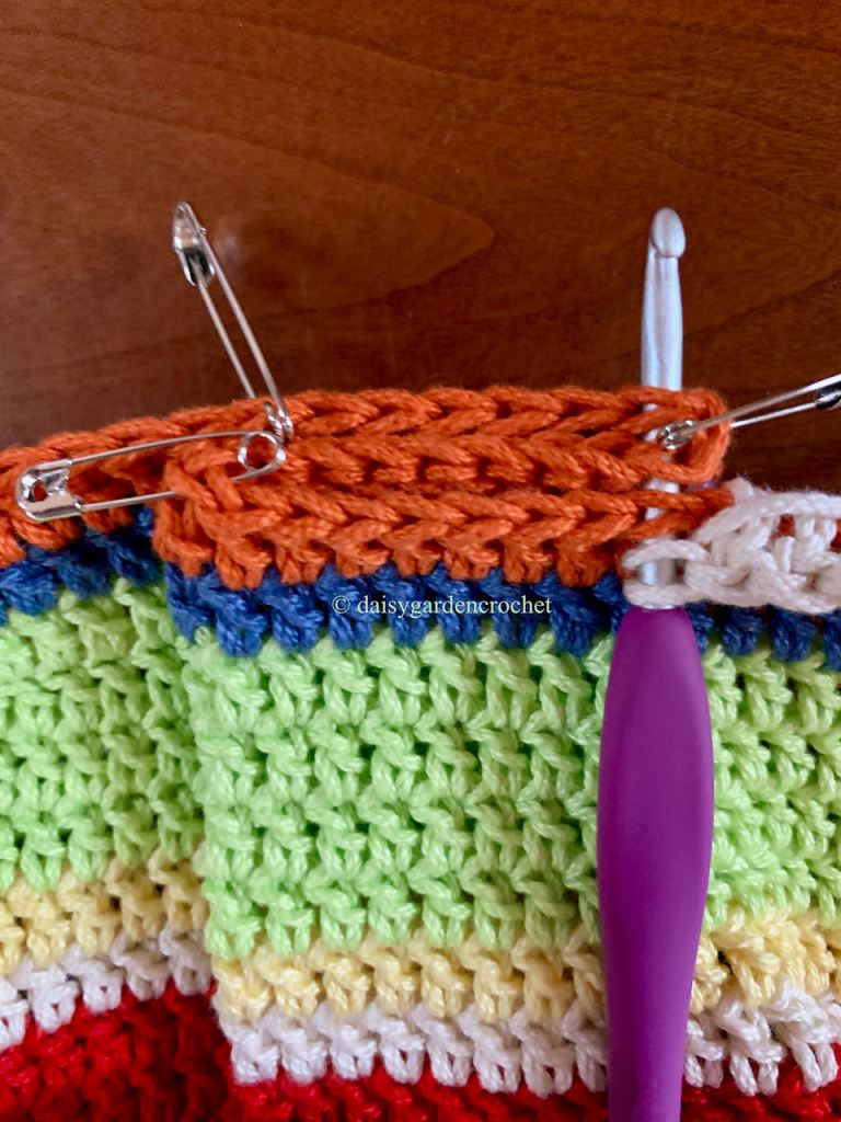 Z-shaped crochet box pleat